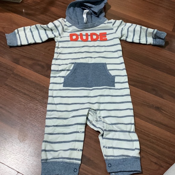 Carter’s 9 months one-piece - Picture 1 of 1